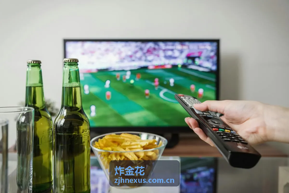 炸金花新手在朋友聚会中交流纸牌规则